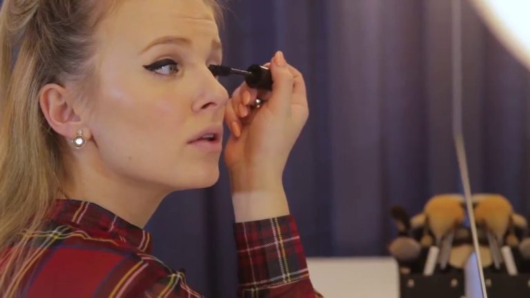 Ольга Манчу: Трендовый макияж AVON mark.