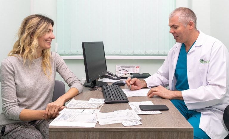 Яна Домбровская на процедуре плазмолифтинга в TerraMed