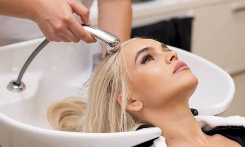 Даниела Чокану идеальный блонда в Aquaterra Beauty Salon