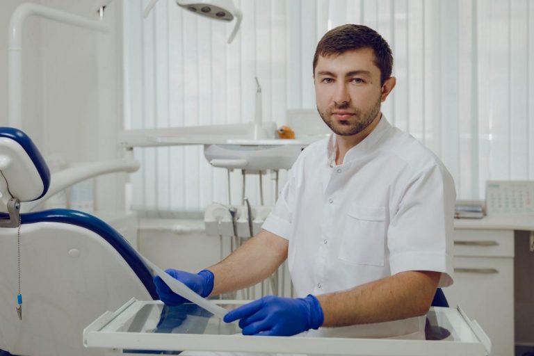 Сколько стоит белоснежная улыбка и как сохранить здоровье зубов – Интервью со специалистом
