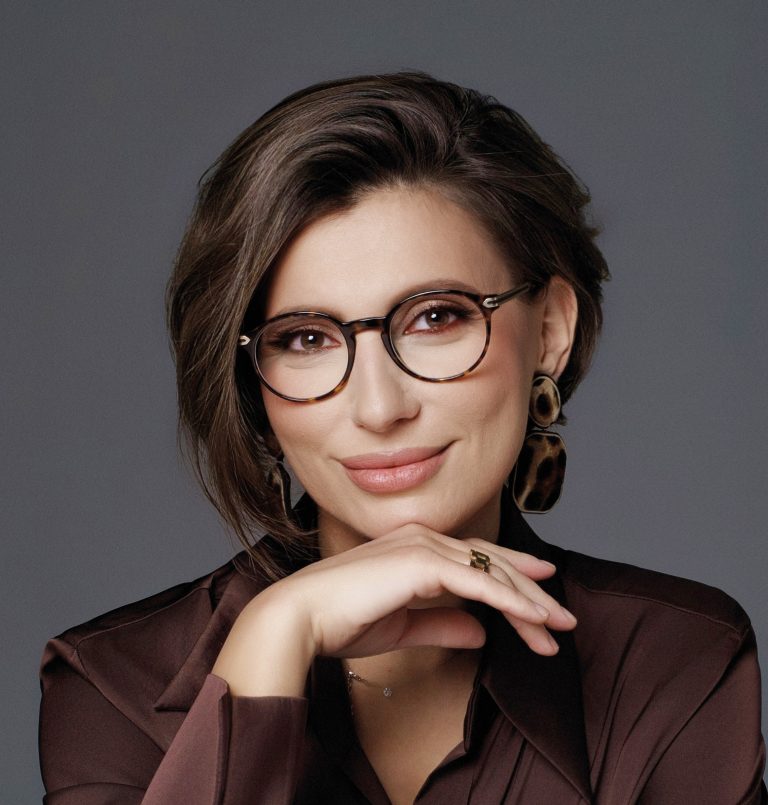 Елена Адамова: «Признать, что у тебя есть психологическая проблема —  это не слабость, а проявление силы и зрелости»